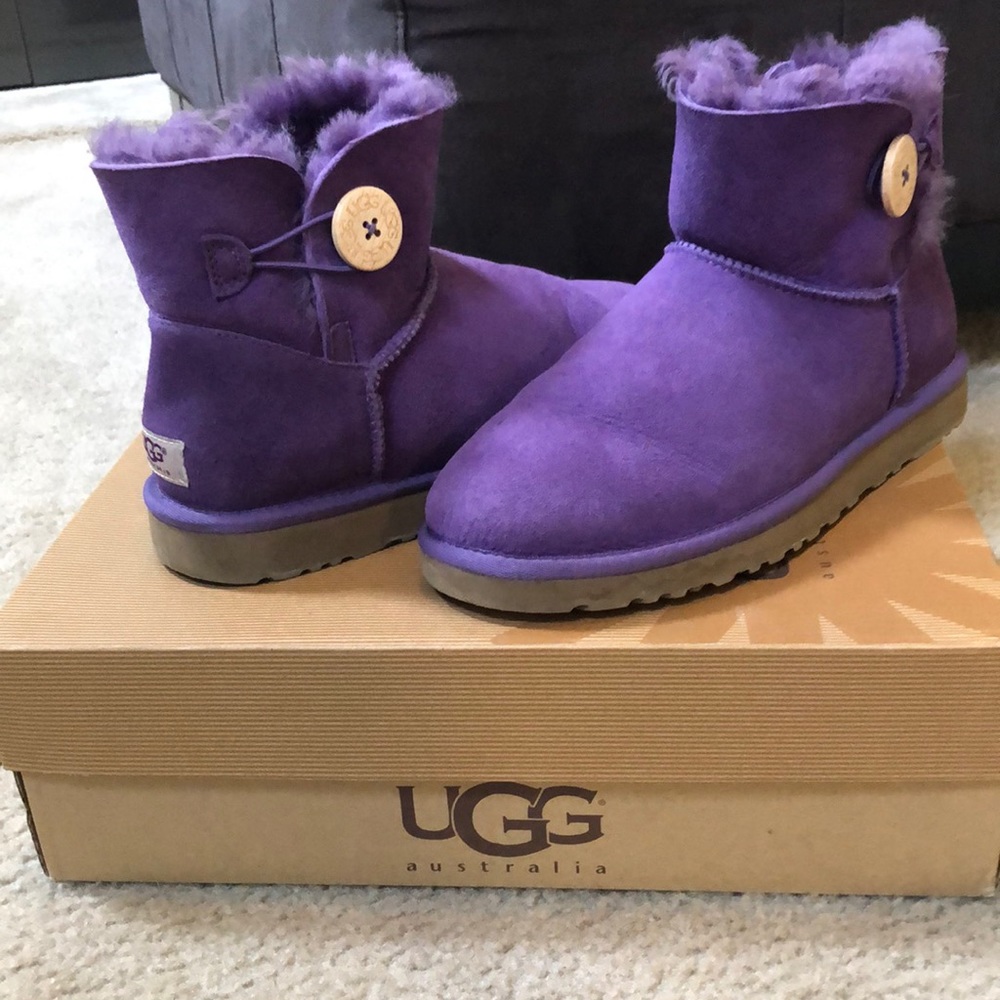 UGG Mini Bailey Button II Short Purple UGG